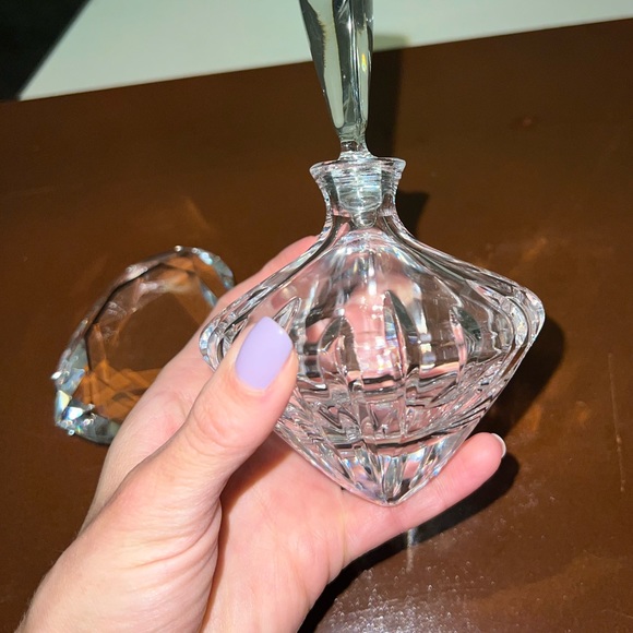 Crystal Tilted Diamond Shaped Bottle with Stopper & Heart Shaped Paperweight 💠 - Picture 6 of 11